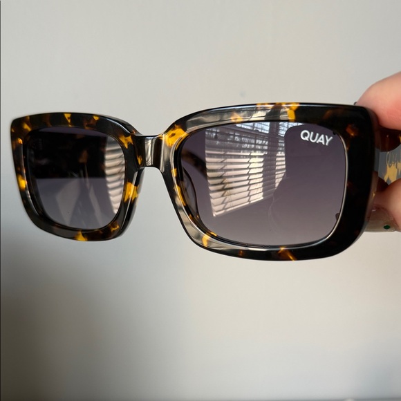 Quay Tortoise Shell Sunglasses - Picture 3 of 4